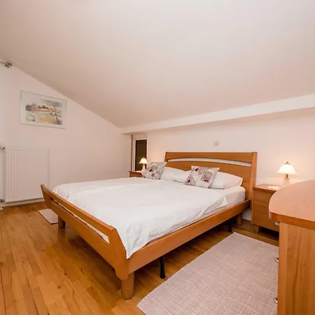 Pensjonat Anggela Rab Town